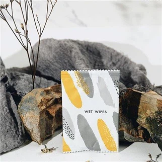 Pacote individual de lenços umedecidos